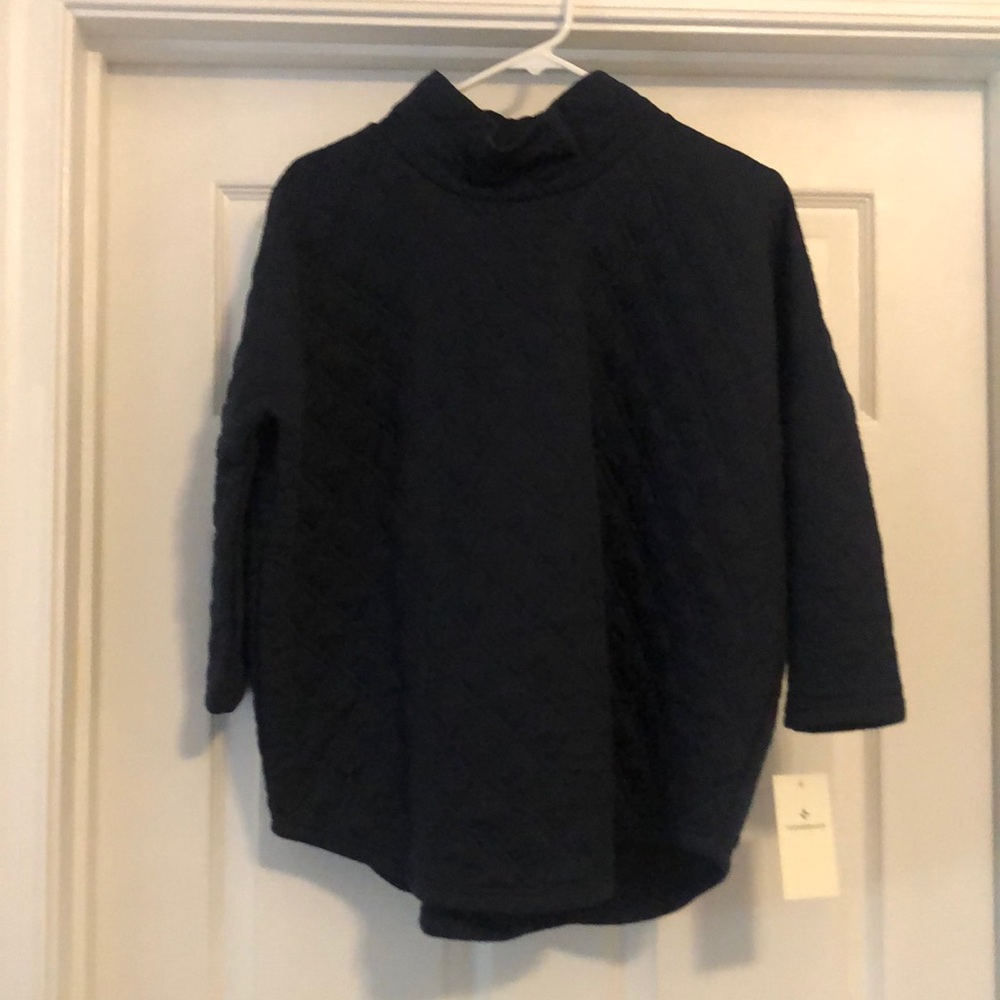 Tuckernuck Navy Quilted Funnel Pullover M/L